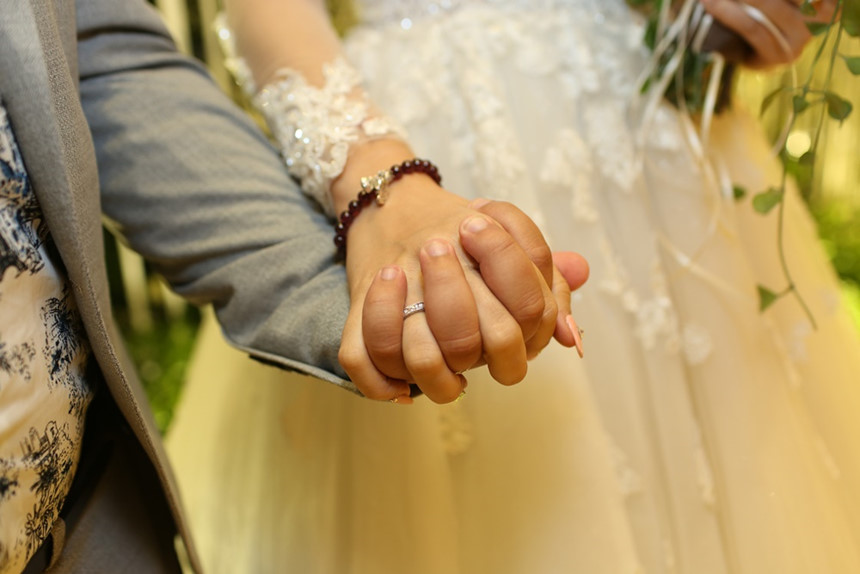 Vinh Râu khóc trong đám cưới khi nghe vợ hát